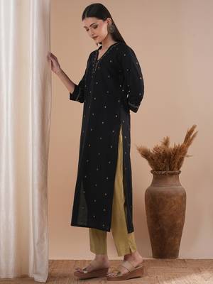 Straight fit cotton kurta in woven zari fabric with zari embroidery and handwork. 3