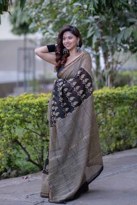 Black maheshwari silk blend saree with buti and checks on bottom and pallu 2