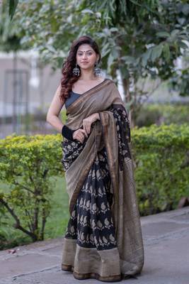 Black maheshwari silk blend saree with buti and checks on bottom and pallu 3
