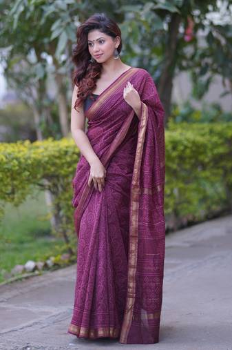 Maroon maheshwari silk blend saree with self print