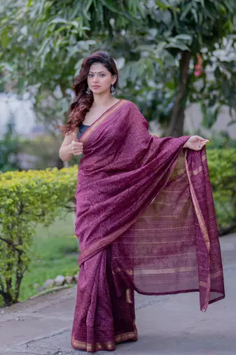 Maroon maheshwari silk blend saree with self print