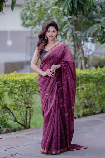 Maroon maheshwari silk blend saree with self print