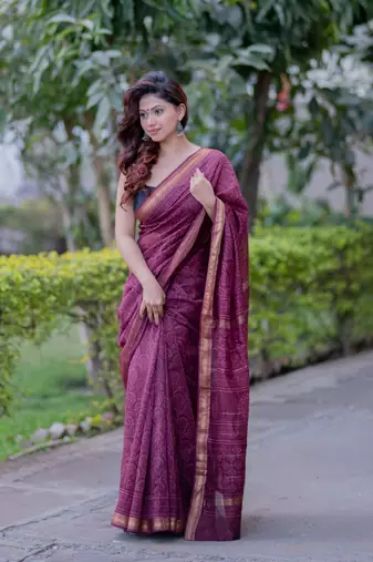 Maroon maheshwari silk blend saree with self print