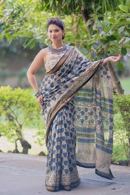 Offwhite maheshwari silk blend saree with blue prints 4