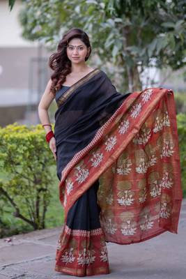 Black maheshwari silk blend saree with red border and pallu 4