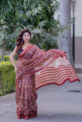 Red maheshwari silk blend floral saree with white pallu 4