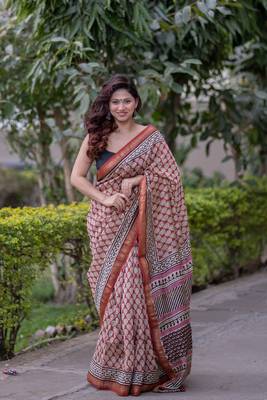 Red maheshwari silk blend saree with cream butis and red border 3
