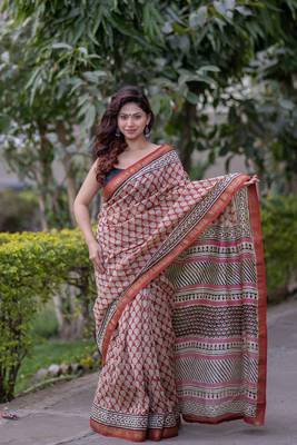 Red maheshwari silk blend saree with cream butis and red border 4