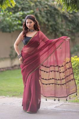 Maroon kota doria saree with ajrakh border and zig zag on pallu 4