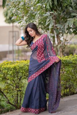 Blue kota doria saree with maroon ajrakh applique work 4