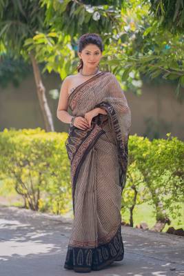 Cream kota doria saree with black stripes, black border and pallu 5