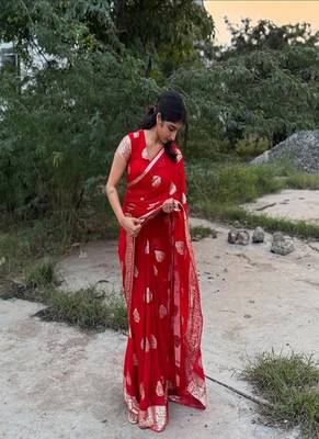 Red Viscose georgettete Golden Zari Jacquard Weaving Saree With Running Blouse 1