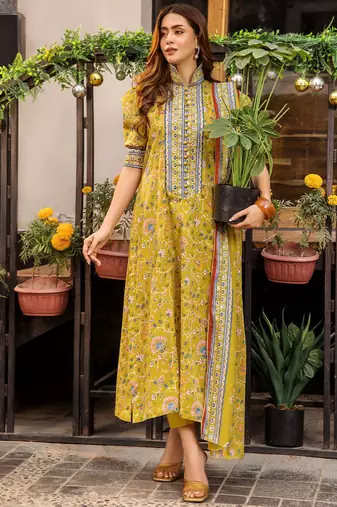 Floral Printed Knee Length Rayon Kurta Set With Printed Dupatta