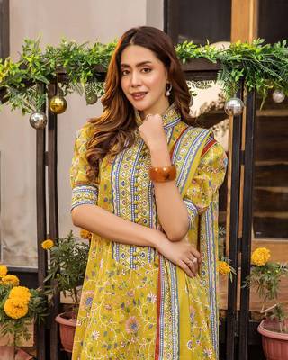 Floral Printed Knee Length Rayon Kurta Set With Printed Dupatta 3
