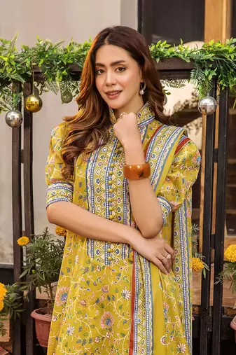 Floral Printed Knee Length Rayon Kurta Set With Printed Dupatta