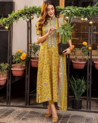Floral Printed Knee Length Rayon Kurta Set With Printed Dupatta 4