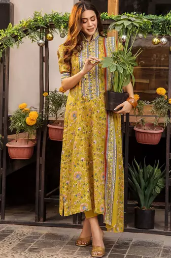 Floral Printed Knee Length Rayon Kurta Set With Printed Dupatta