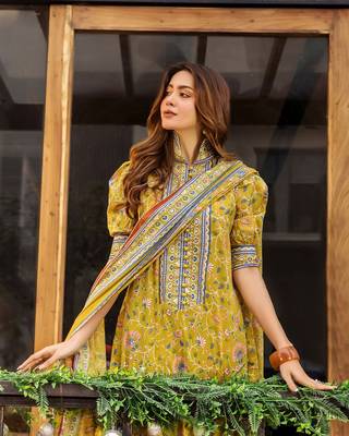 Floral Printed Knee Length Rayon Kurta Set With Printed Dupatta 5