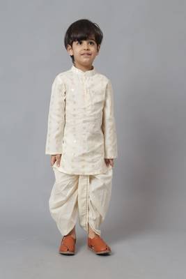 White heart shaped zari printed kurta with dhoti set 1