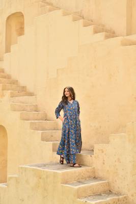Women's Knee Length Foral Printed Kurta Set 2