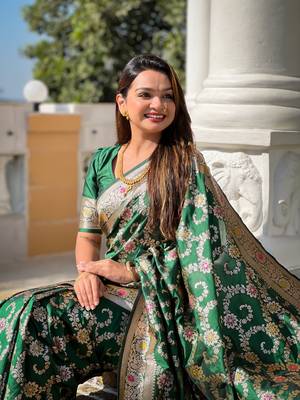 Green meenakari banarasi zari saree with unstitched blouse piece 5