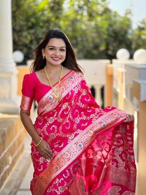 Rani pink meenakari banarasi zari saree with unstitched blouse piece 3