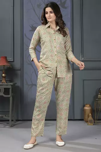 Meadow green printed riyon co-ord set with two pocket