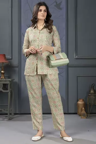 Meadow green printed riyon co-ord set with two pocket