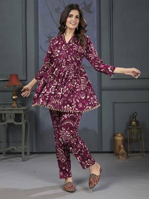 Light maroon printed riyon co-ord set with two pocket 1