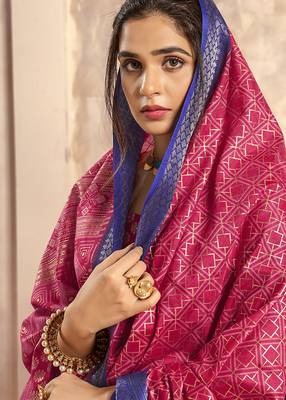 Hot pink silk blend foil print saree 2