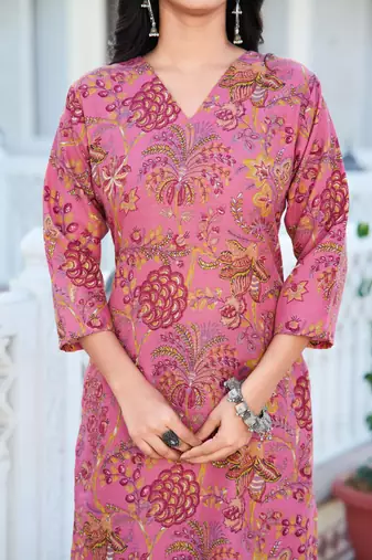 Women's Printed Cotton Straight Kurta Pant Set.