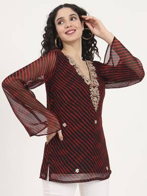 Divena black leheriya gotta patti work geogratte v neck top 3