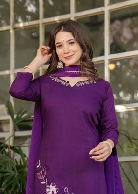 Beautiful Thread Work Viscose Rayon Straight Kurta Pant and Dupatta Set 5