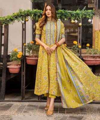 Floral Printed Knee Length Rayon Kurta Set With Printed Dupatta 1