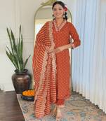 Women Bandhani Vichitra Silk Straight Kurta Pant Dupatta Set