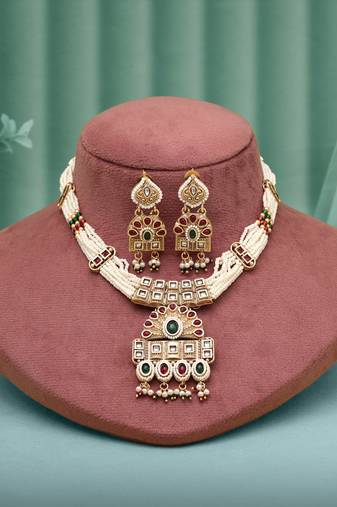 Rani & green color matte gold rajwadi temple necklace set