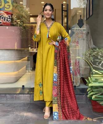 Gorgeous mustard chanderi silk embroidered kurta pant dupatta set 1
