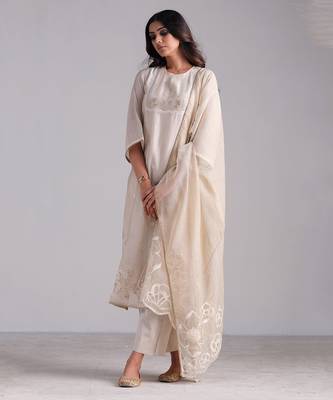 Fog beige woven kurta and contrast dupatta with hand work detailing 1