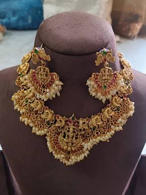Traditional lakshmi temple necklace set – gold-plated bridal jewelry with pearls & kemp stones 3