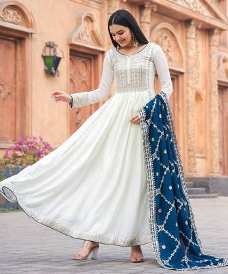 White embroidered chiffon kurta pant with dupatta 1