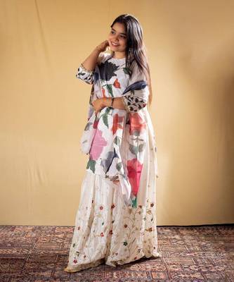 Elegant White Embroidered Chiffon Kurta Lehenga Set with Dupatta 1