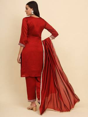 Red silk blend embroidered kurta with pant and dupatta 3