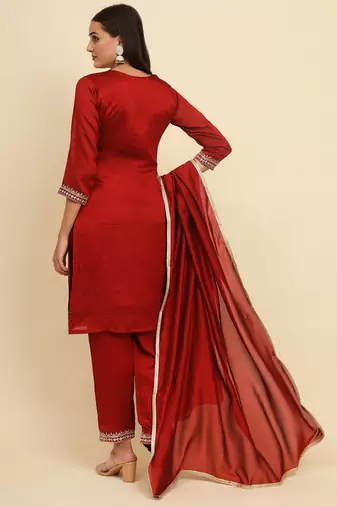 Red silk blend embroidered kurta with pant and dupatta