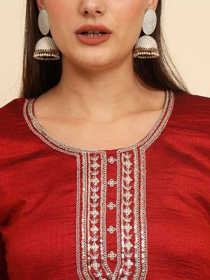 Red silk blend embroidered kurta with pant and dupatta 4