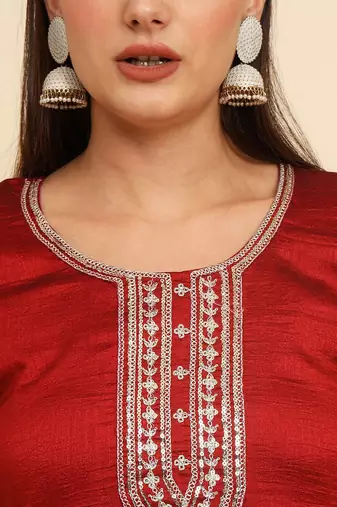 Red silk blend embroidered kurta with pant and dupatta