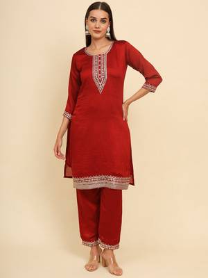 Red silk blend embroidered kurta with pant and dupatta 5