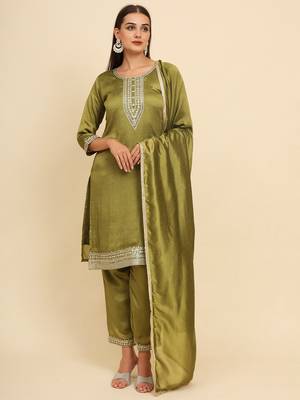 Green silk blend embroidered kurta with pant and dupatta 1