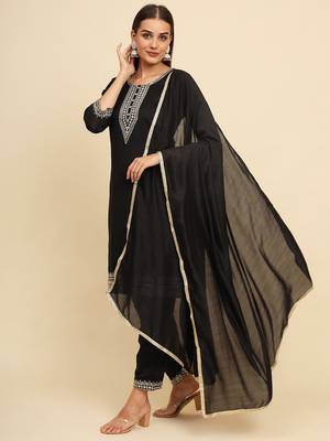 Black silk blend embroidered kurta with pant and dupatta 2
