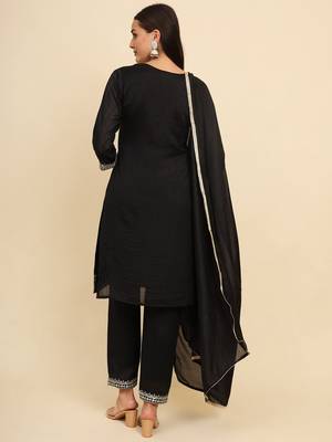 Black silk blend embroidered kurta with pant and dupatta 3