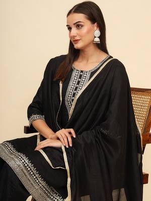 Black silk blend embroidered kurta with pant and dupatta 5